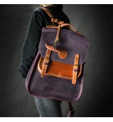 pojemny plecak z funkcją torby na ramię i do ręki wykonany z prawdziwej skóry w kolorze śliwkowym i rudym