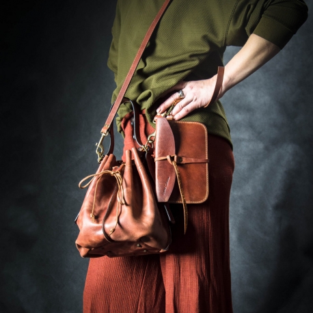 Maja-Tasche in Cognac-Farbe mit zusätzlicher Clutch, Schultergurt, abnehmbarem Futter und Handtaschenriemen