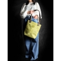 sac à main pratique de couleur citron avec deux poches zippées et bretelles réglables