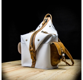 Backpack/bag in beautiful colours made out of fully natural leather by Ladybuq Art Studio