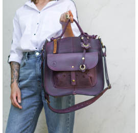 Oryginalna skórzana torebka z opcją plecaka  w kolorze śliwkowym z wiązanymi paskami od LadyBuq Art