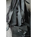 Kuferek handgefertigte Tasche mit einer Kupplung und einem langen Riemen grau und mattschwarz